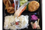 ２月１０日月曜日　日替わり弁当５００円　鮭の塩焼き